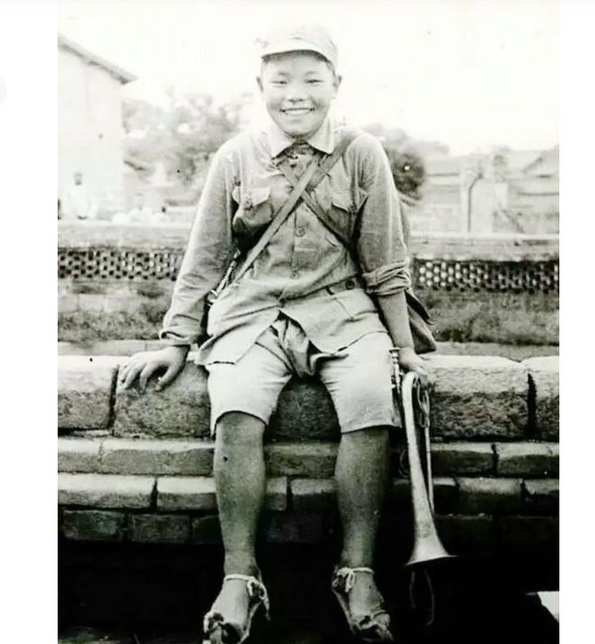 抗日战争期间,太行山的八路军小战士留下了一张照片.