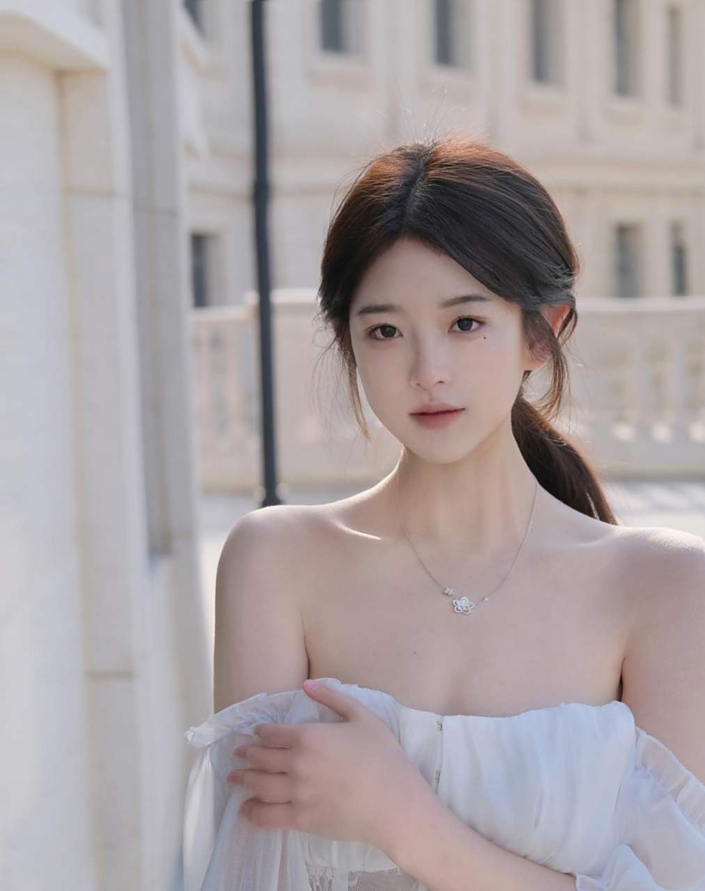 邻家女孩,简约又纯洁的白色裙子自拍照