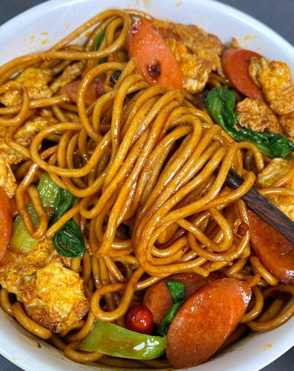 老干妈炒面,路边摊的味道没错啦|||炒面的做法: ?