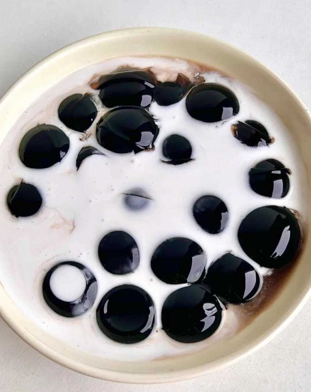 这个真的巨巨巨好吃,但真不是皮蛋啊! 是仙草冻椰浆!巨巨巨好吃!