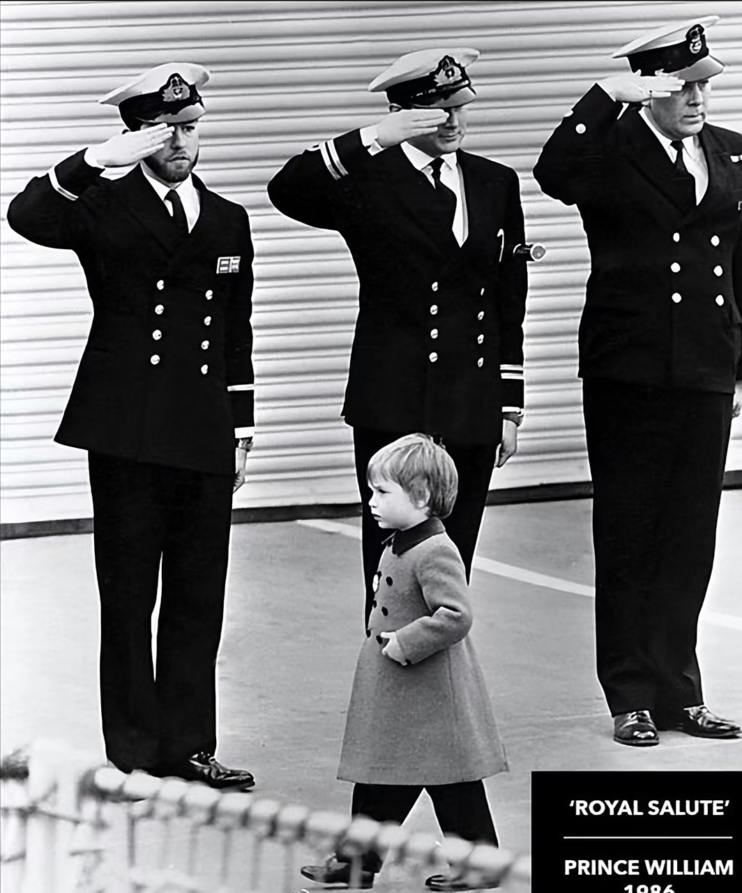 威廉王子小时候展现出了令人瞩目的气场,戴安娜王妃是一位懂得打扮