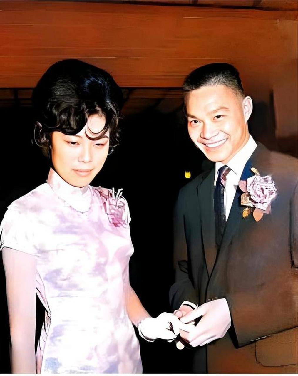 1964年,空军叛徒刘承司,与特务妻子蔡健美的结婚现场,镜头前的刘承司