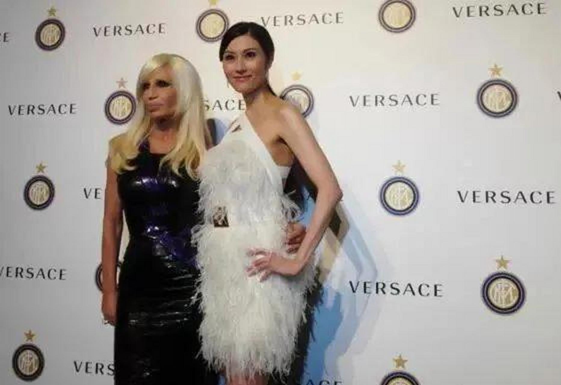 李嘉欣和张梓琳同框.一个气质实在太好,一个身高占尽优势.