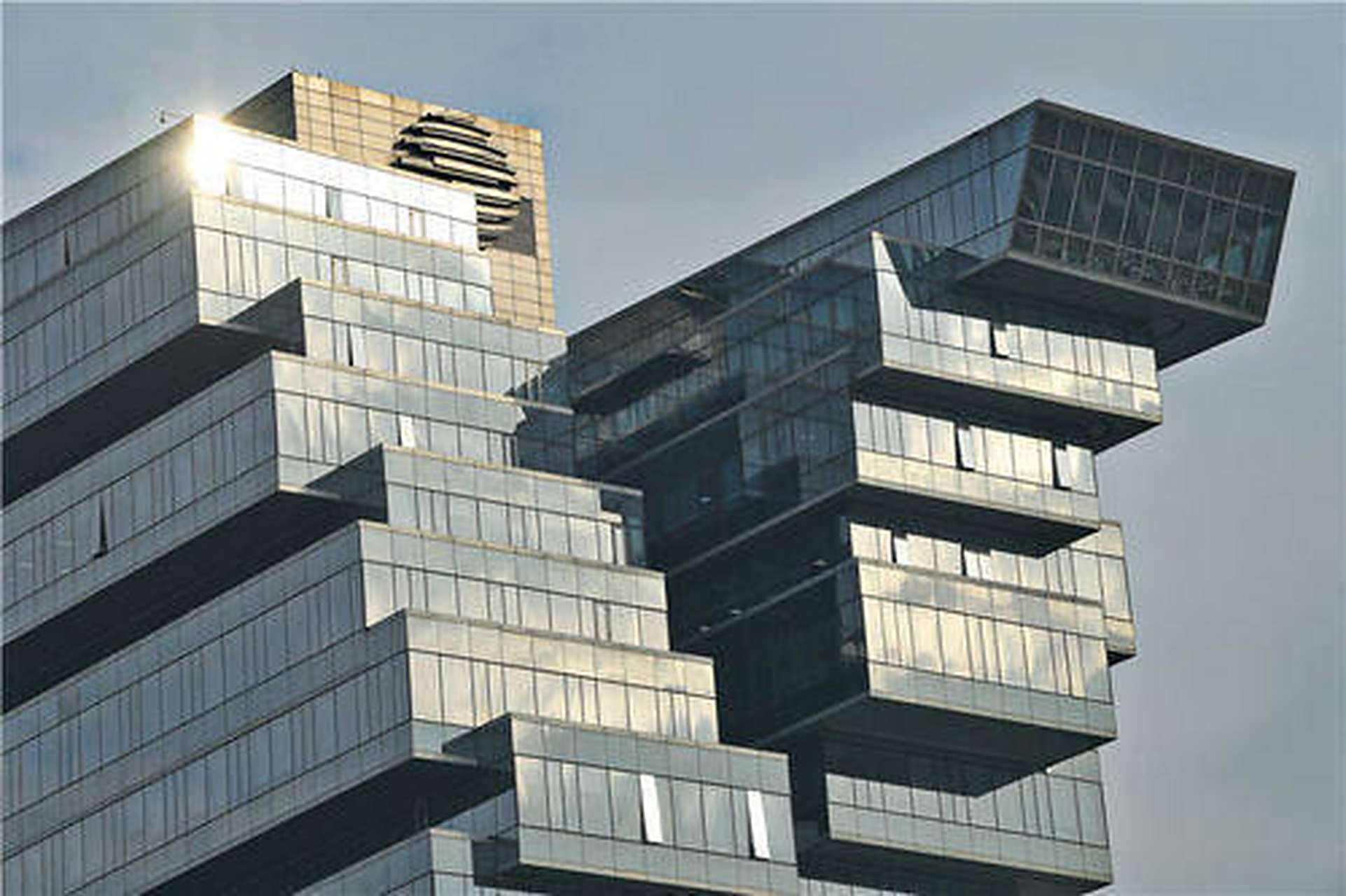 广州前有商场连廊像棺材,真正的棺材集合体,棺材大楼也在广州,盘点