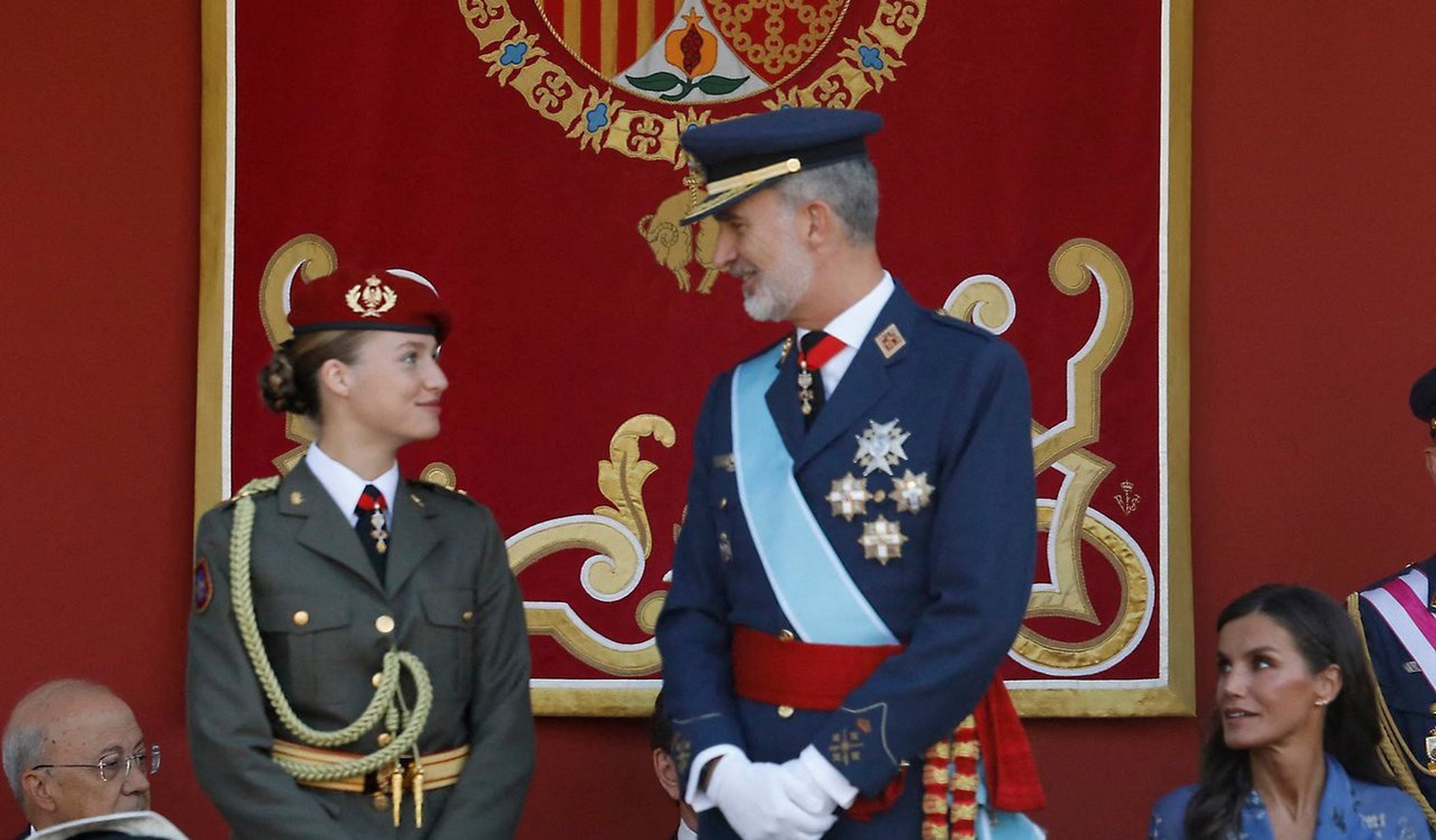 12,西班牙国王夫妇和来奥若拉公主出席2023年西班牙国庆节活动#秋日