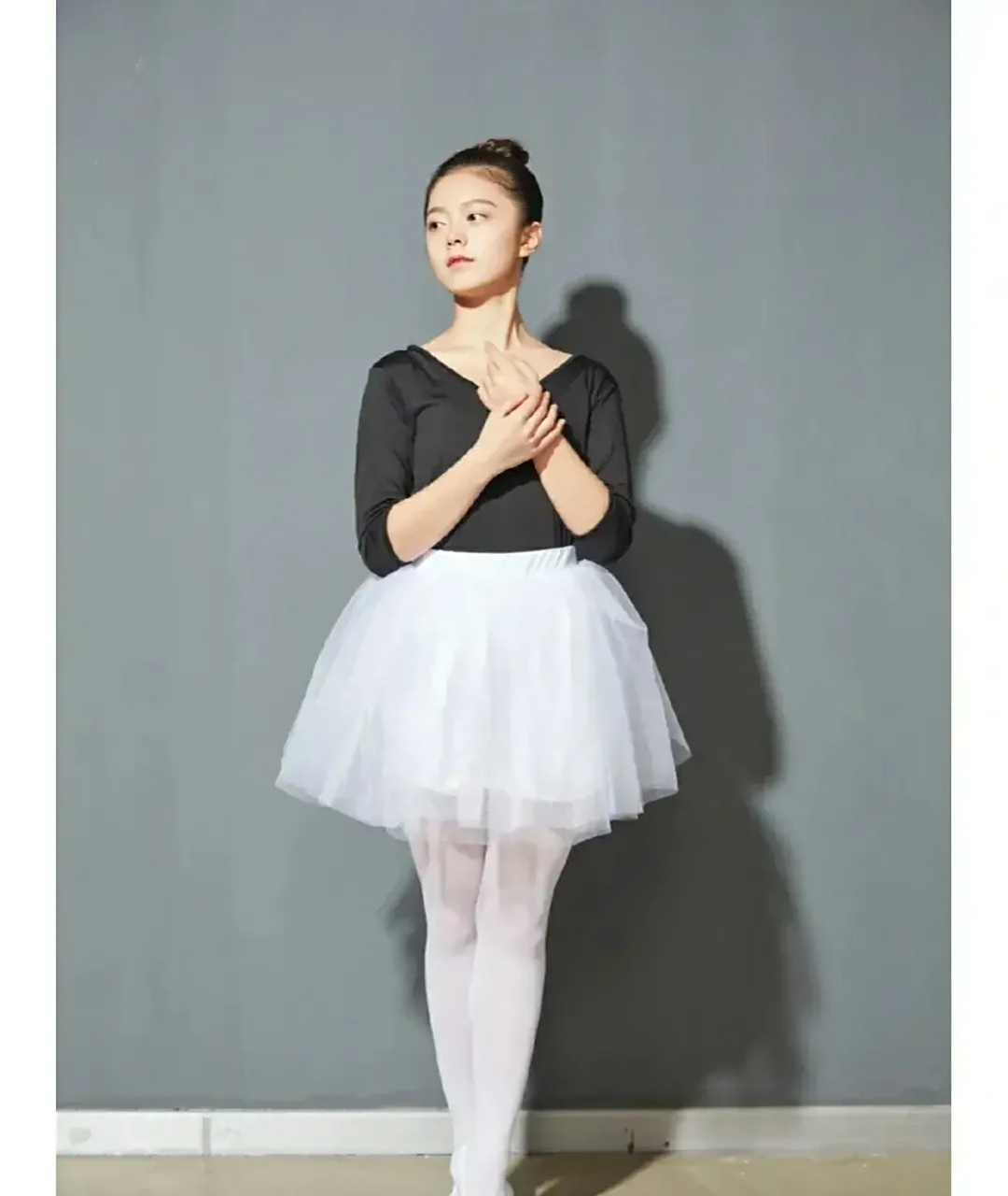 万万想不到赵今麦还会跳芭蕾舞,可是完全暴露了自己的缺点:普通的长相