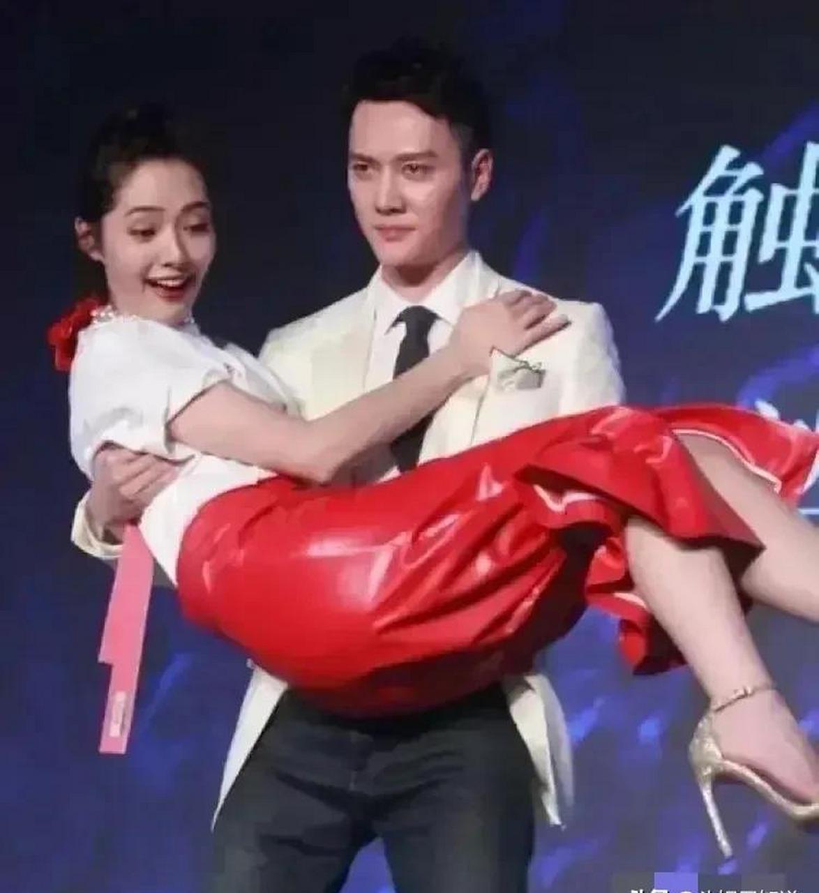 百家号星火计划# 被公主抱赵丽颖. 被公主抱的陈妍希.