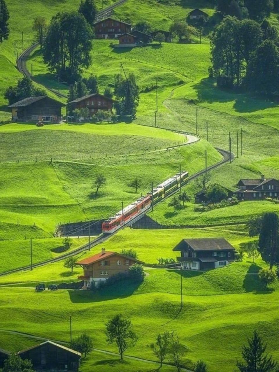 多洛米蒂位于意大利东北部,是阿尔卑斯山的一部分.