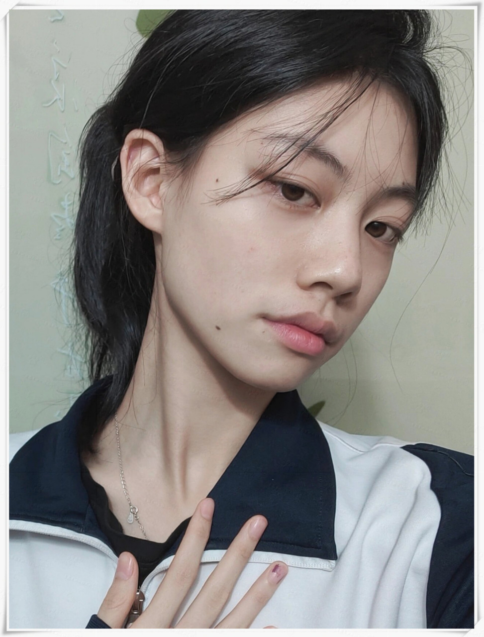 侧脸正脸两个人  #你是正脸好看还是侧脸好看#  正脸圆嘟嘟,可爱满分!