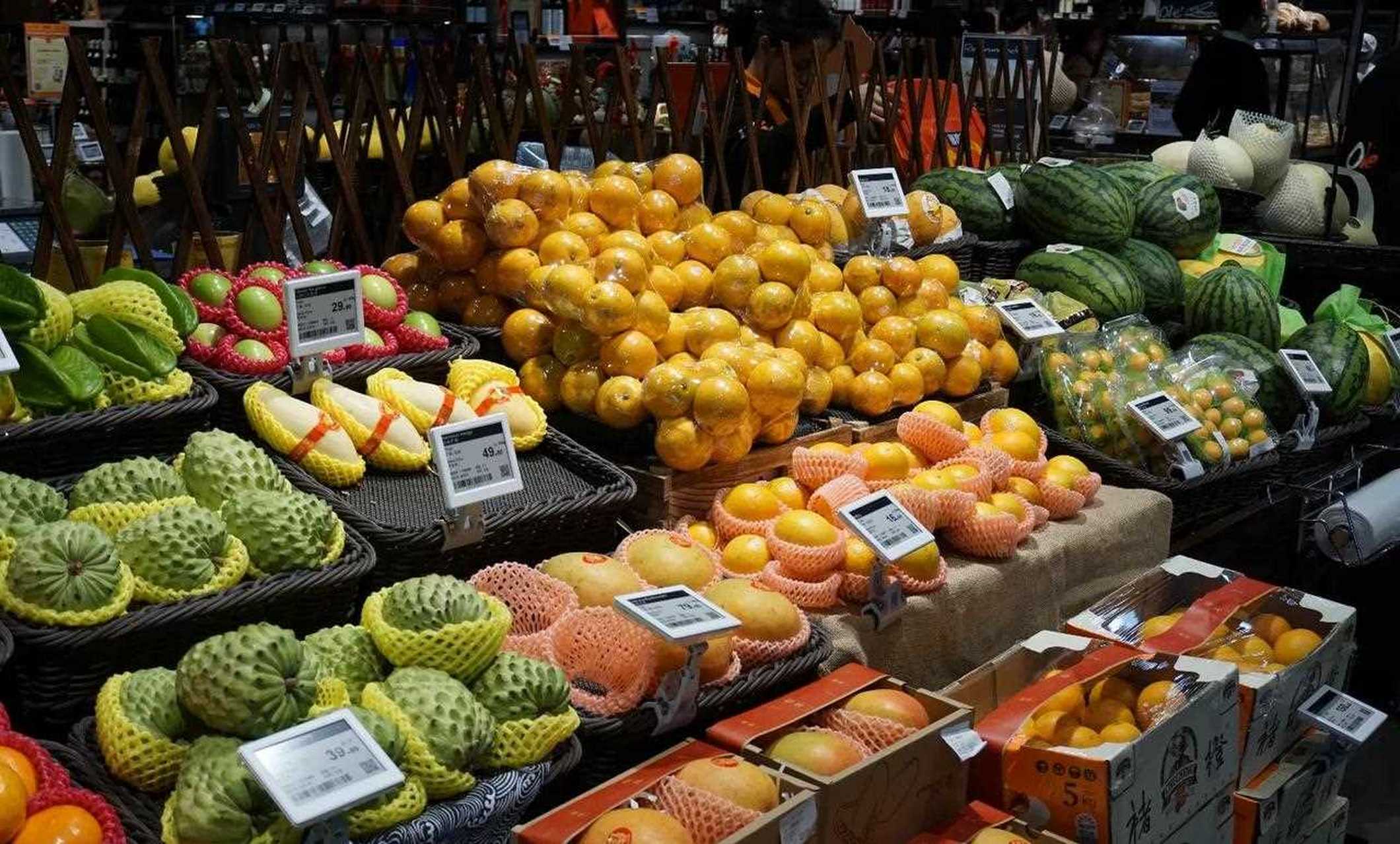 ole高端进口超市,之前在宝龙一城开了一家,现在又在市中心的万象城