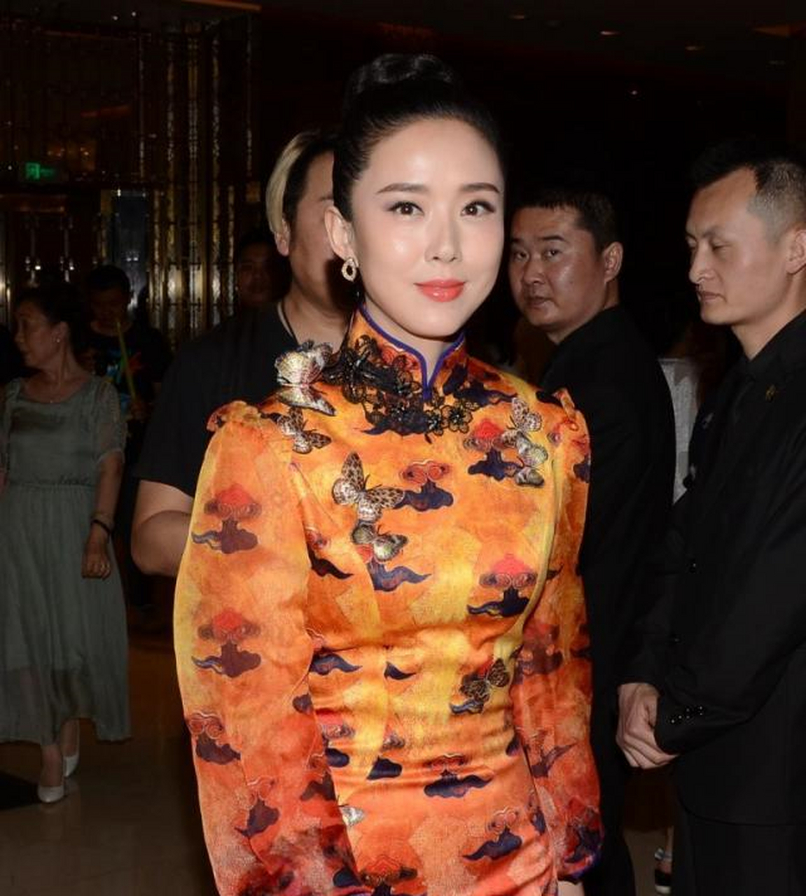 图十是女神颜丹晨的西装风,女人味十足!