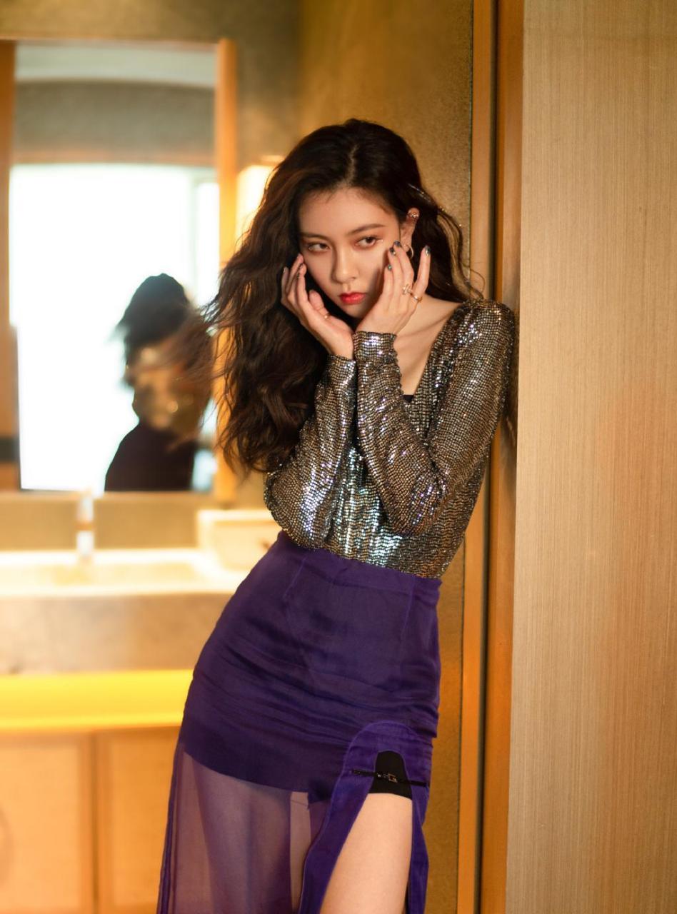 宋妍霏复古亮片上衣性感写真图片 #娱乐