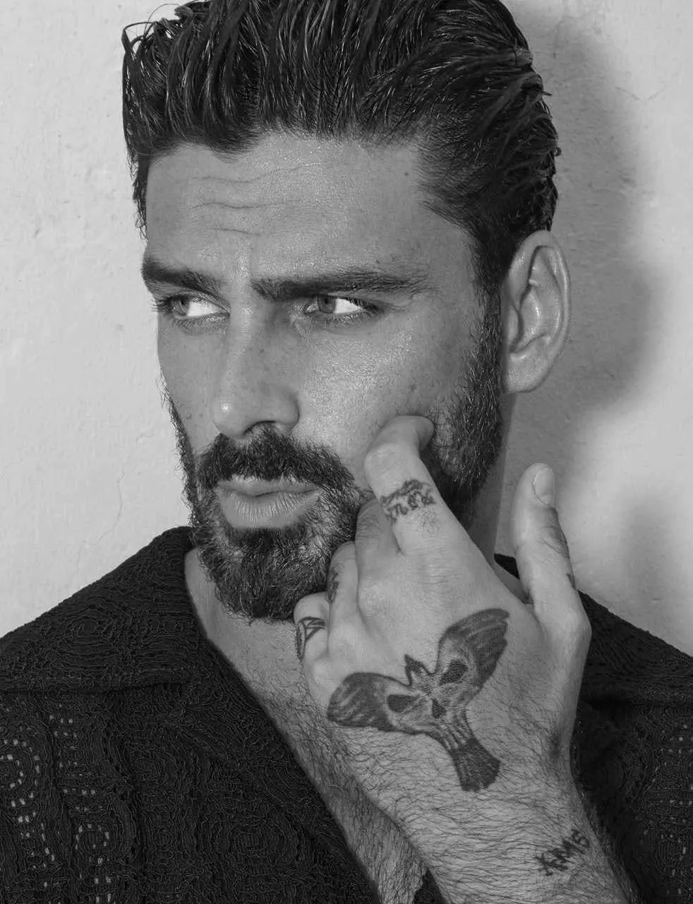 性感男星michele morrone 亮相巴西版时装男士五月刊封面,演绎杜嘉班