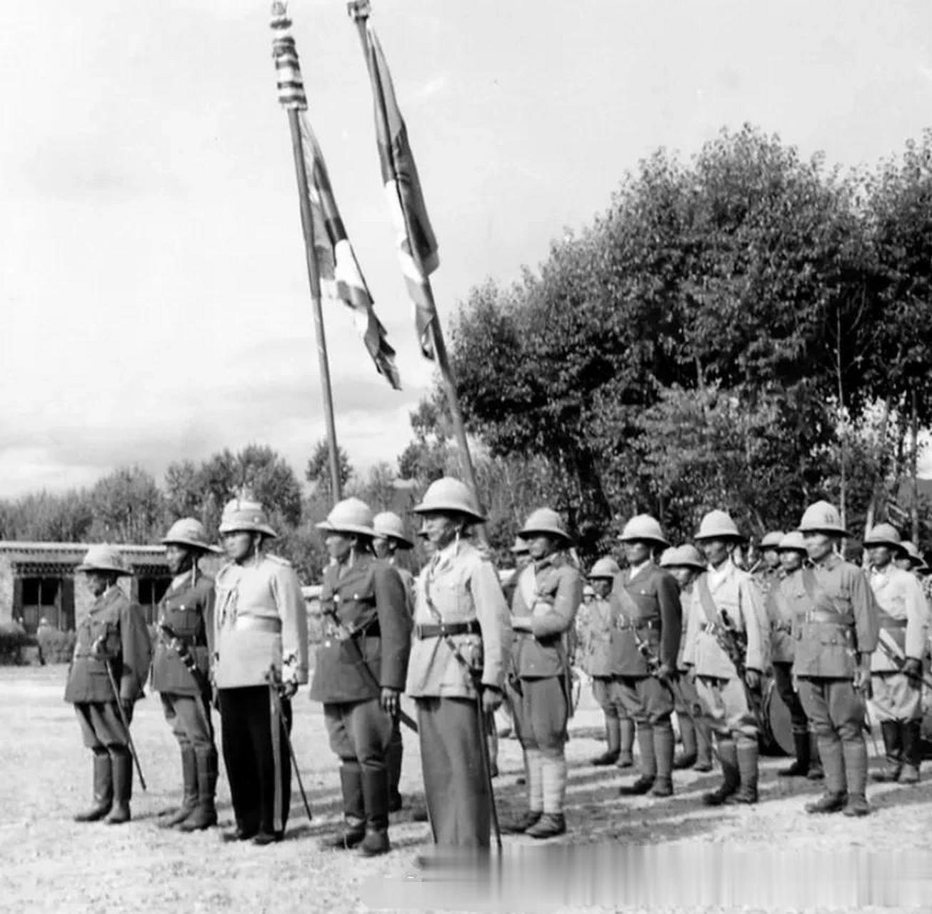 1959年之前的藏军还是保留着英式军服英国装备,直至被我英勇的解放军