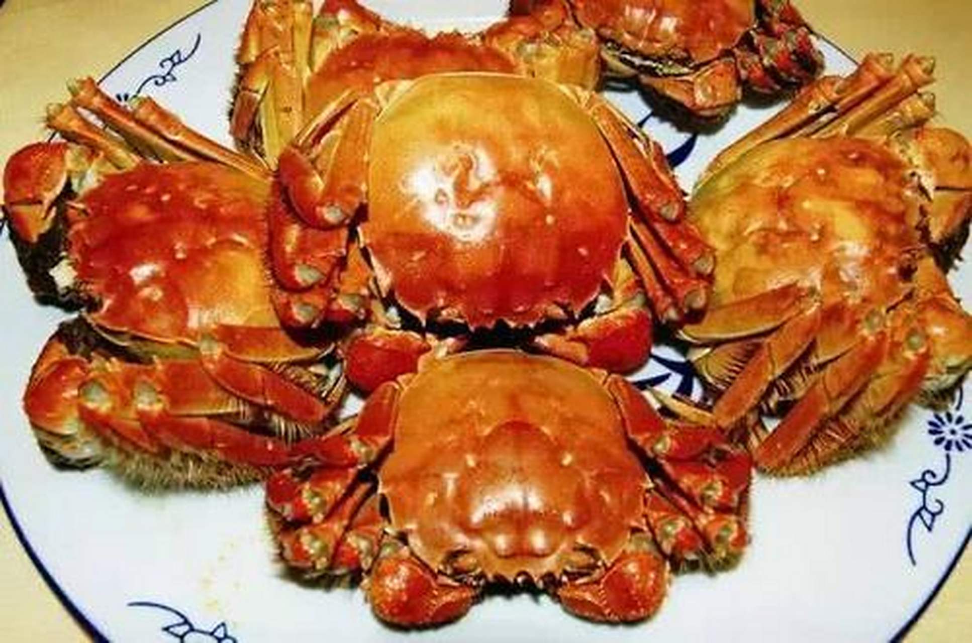 "千古江夏诗文在,梁子湖畔蟹正肥.