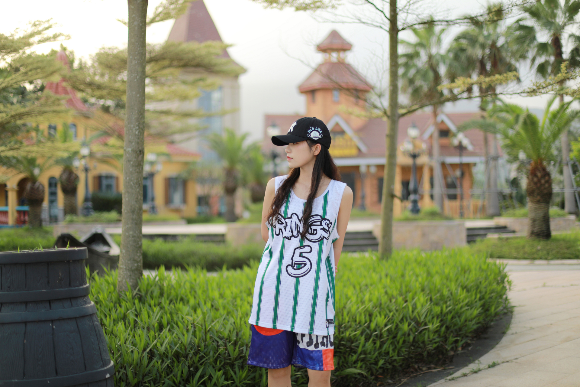 夏天的衣柜里怎么少得了一件美式运动背心呢~ 这款背心采用透气网眼