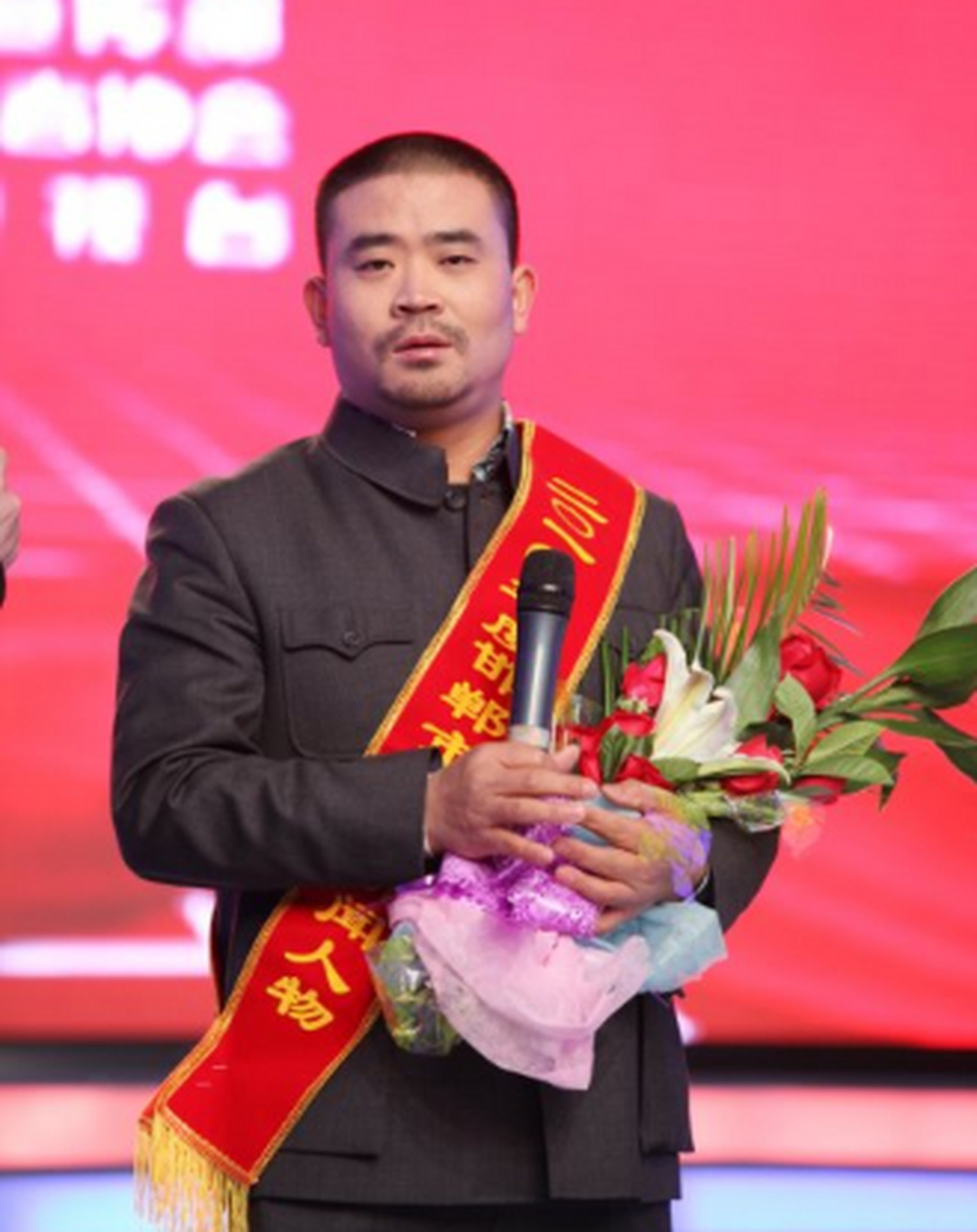 全国人大代表谭双剑:建议让建筑农民工逐步实行月薪制 我本身就是从事