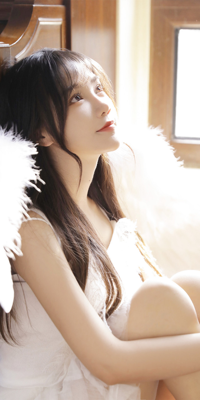 snh48-苏杉杉,白衣小天使. 一袭白纱裙,清新甜美,天使造型充满浪漫唯