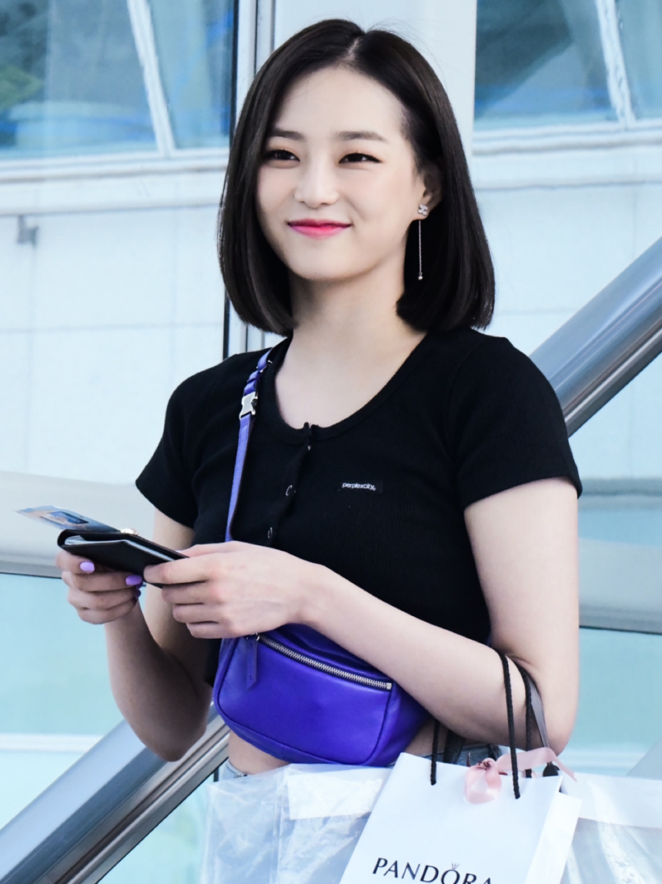 张睿恩私服穿搭 这个短发也太好看了吧 clc成员张睿恩机场私服穿搭