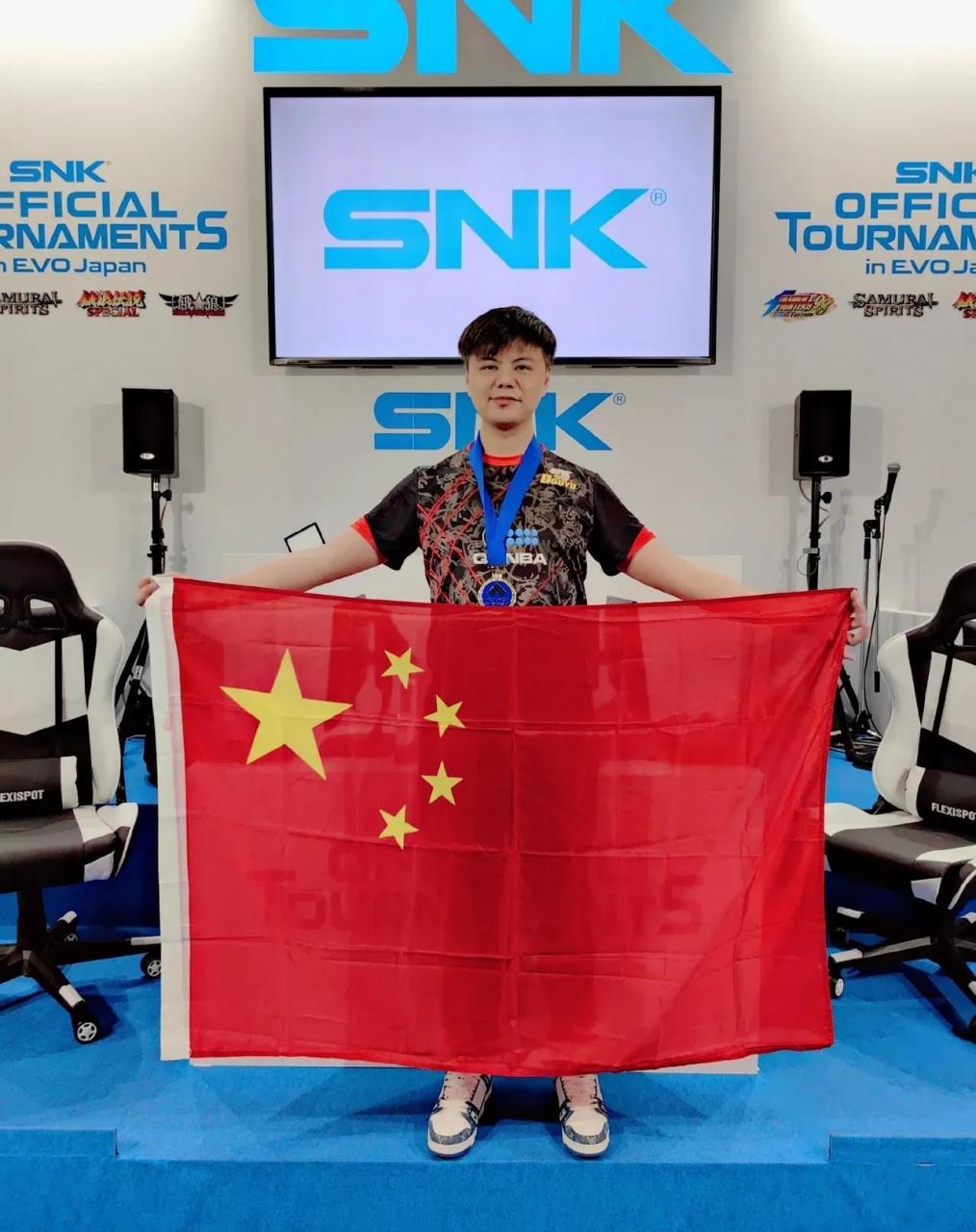 中国电竞体育《拳皇》,世界冠军曾卓君也值得我去尊敬,膜拜.