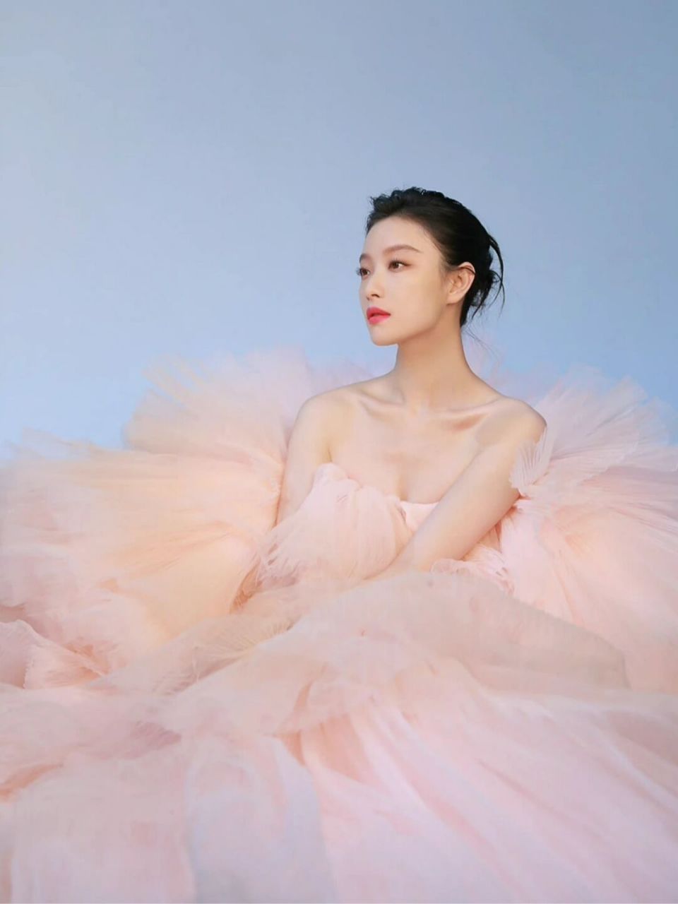 倪妮baby同一天演绎同牌高定 两位美仙||| 倪妮今日宣了新的全球代言