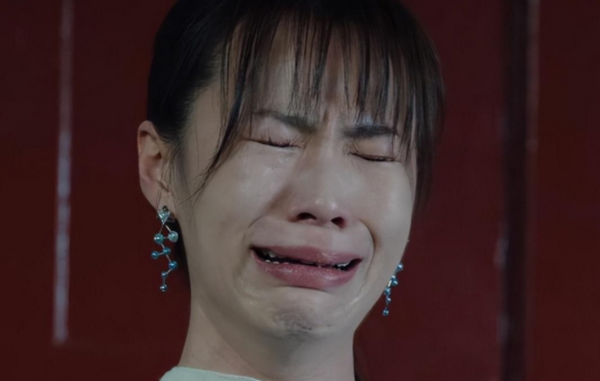 一部热播剧《巡回检查组》热播,饰演乔逸的演员张思乐被网友群嘲"丑哭