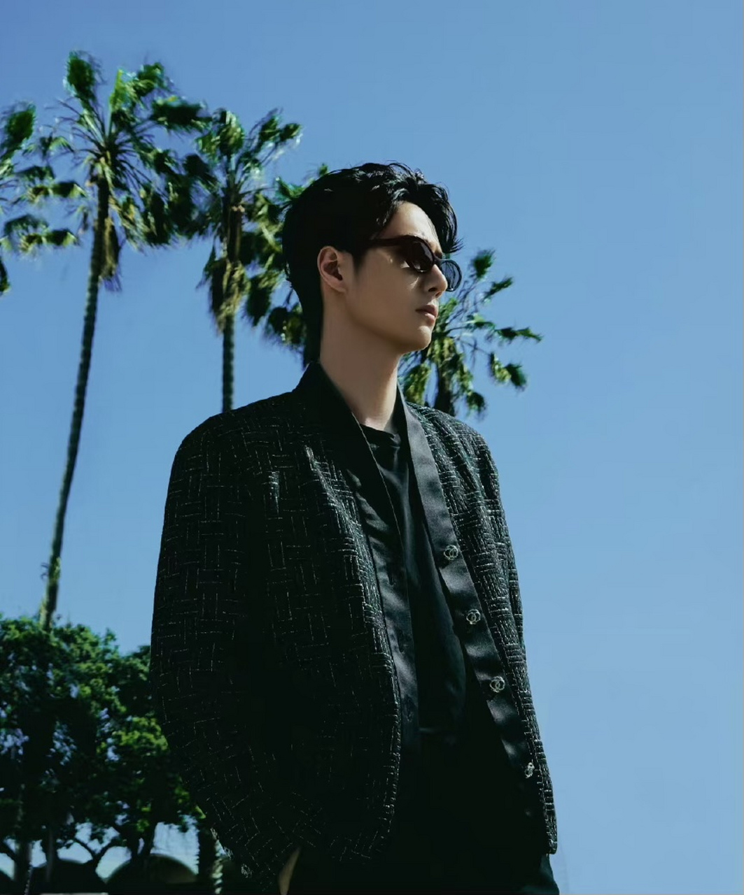 王一博造型大片# 王一博的造型大片,香奈儿看秀现场和权志龙邻座怂 