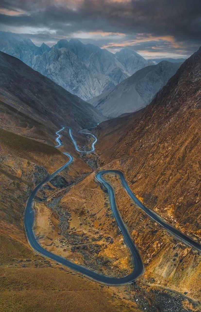 旅拍地推荐——独库公路 这是一条勇敢者之路,全程横贯崇山峻岭,穿越