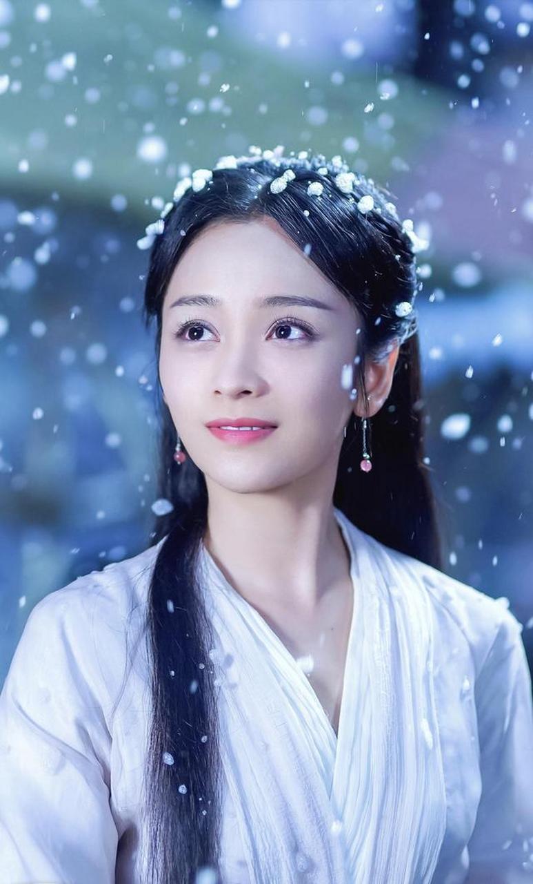 王一菲优雅文艺,颜值在线身材窈窕,尤其是古装形象!