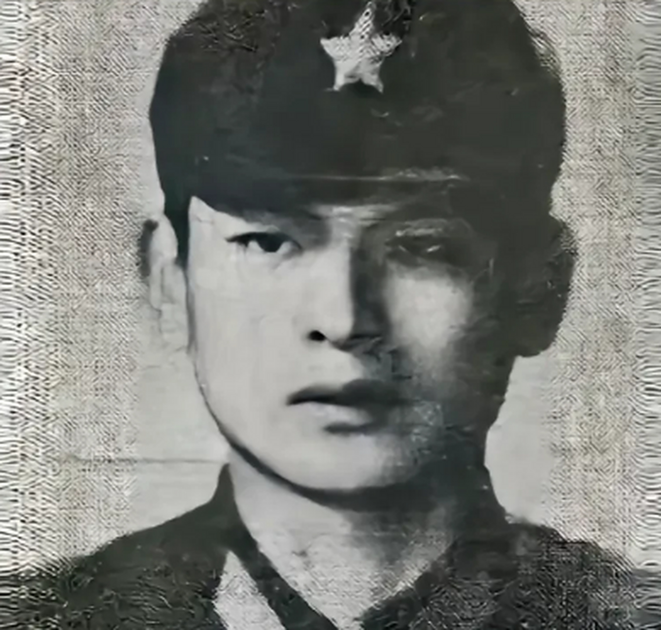 老山英雄张峰,在排长负伤的情况下,他带领战士英勇作战,不幸被子弹击