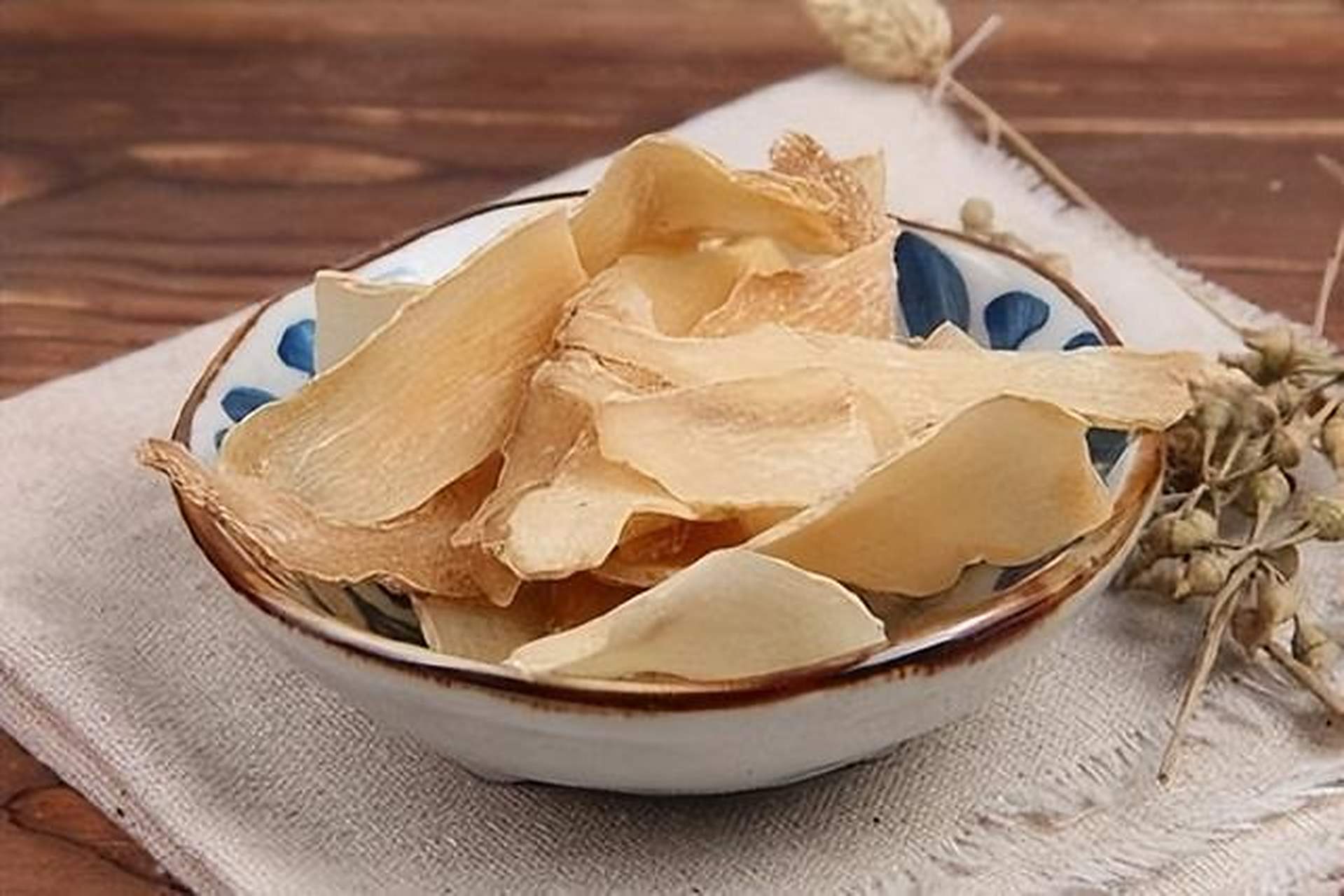 02一张降压"奇方",眩晕,头痛的克星——天麻钩藤饮  今天给大家介绍