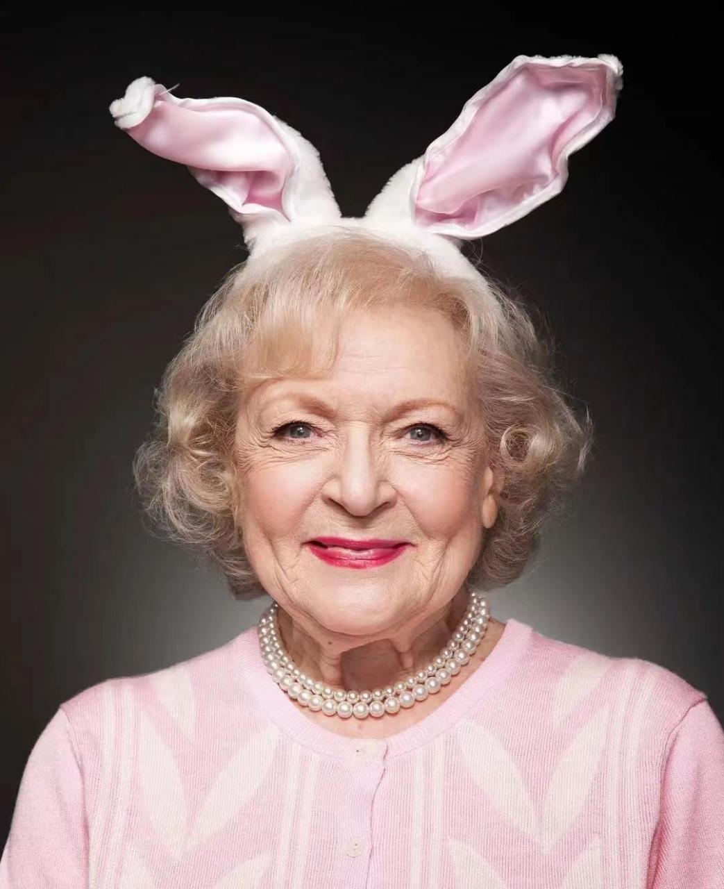 gif创作人# #贝蒂怀特去世#好莱坞传奇影星贝蒂怀特在2021年的最后