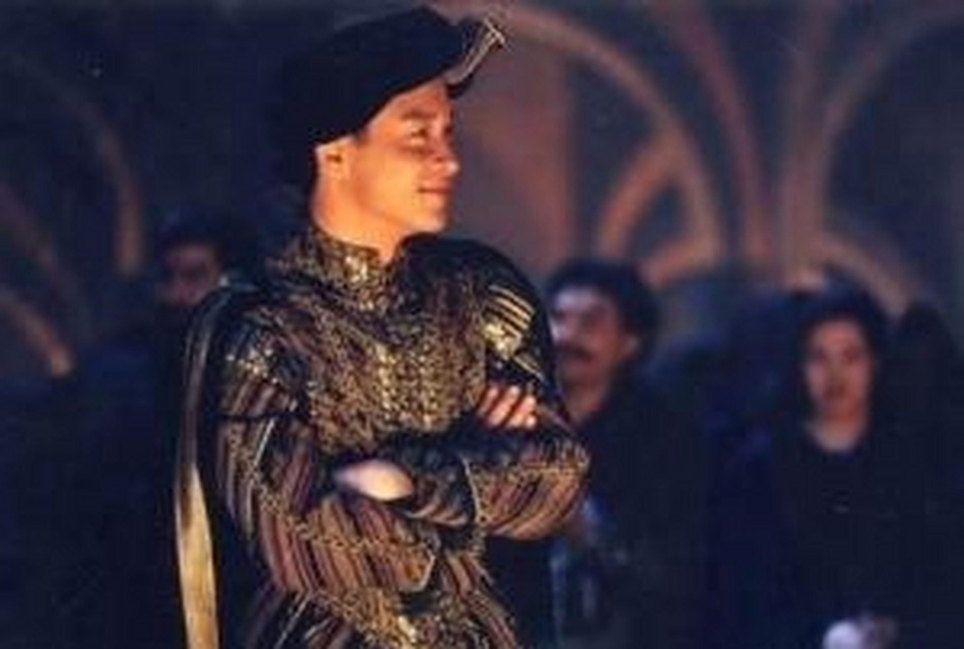 1926年秋,著名歌星宋丹平(张国荣饰)主演的歌剧场场