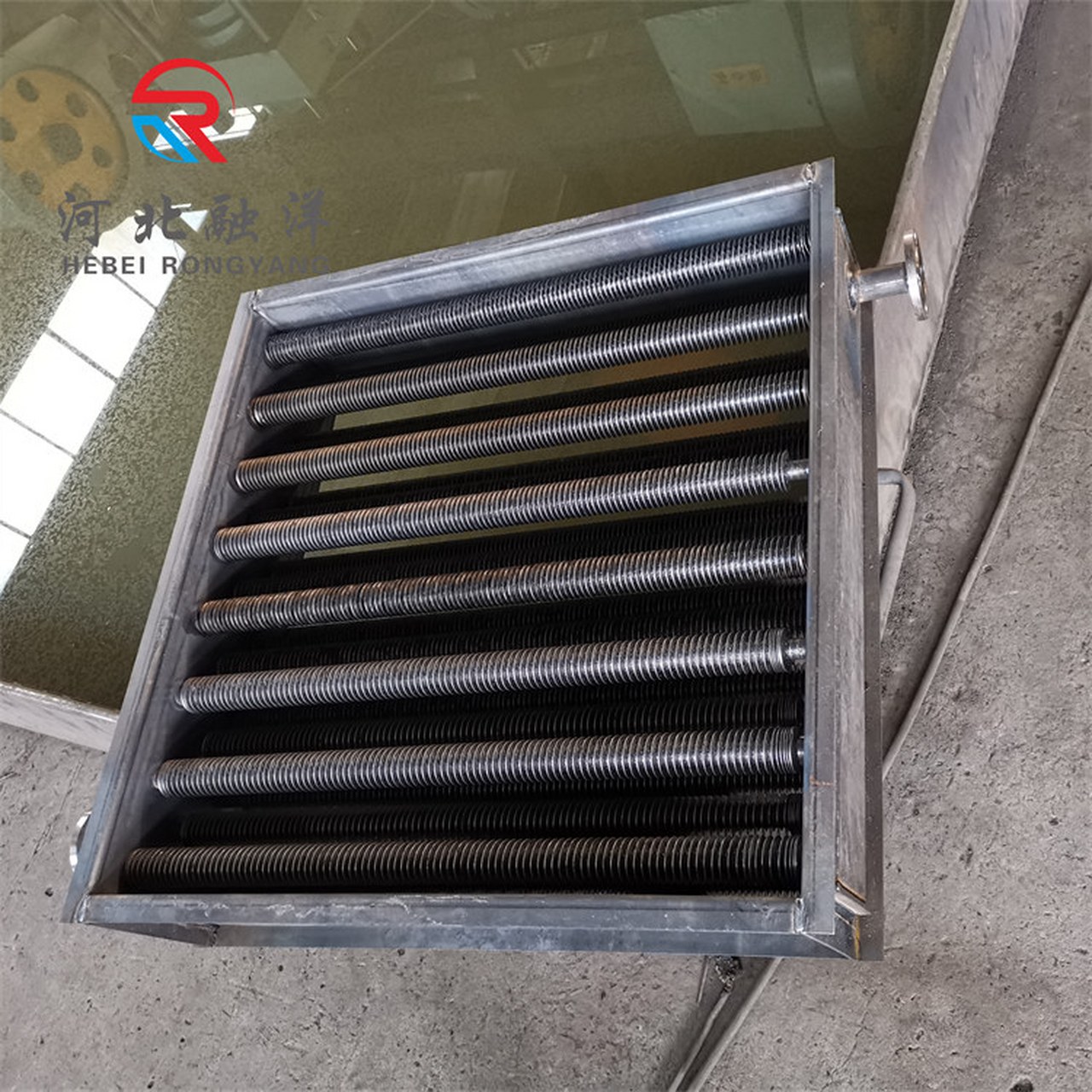 不锈钢翅片换热器特点 #换热器# 不仅具有热管固有的传热量大,温差小