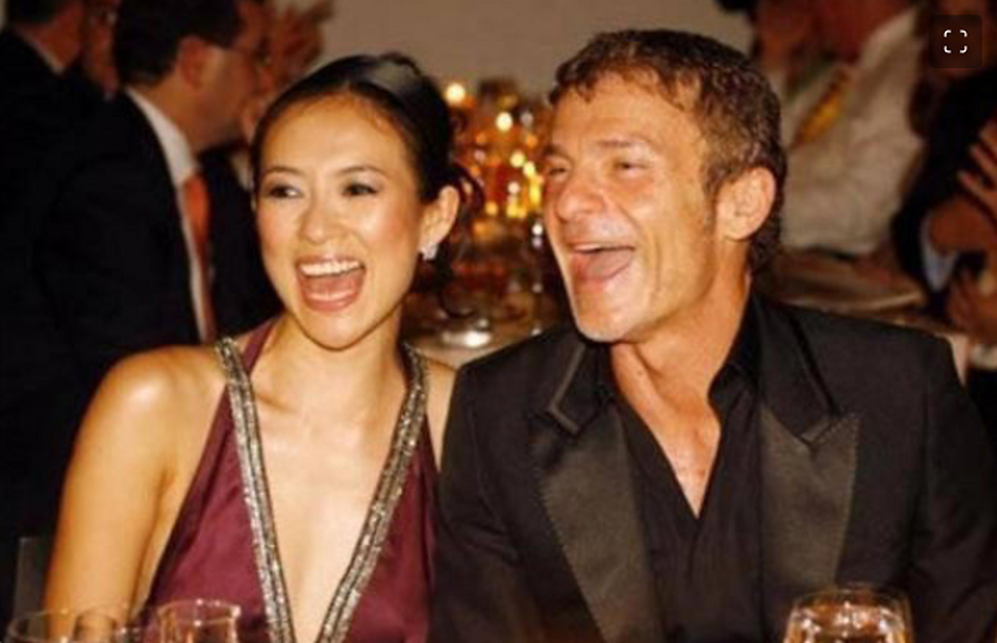 章子怡前男友,55岁大变样,瘦骨嶙峋像70岁