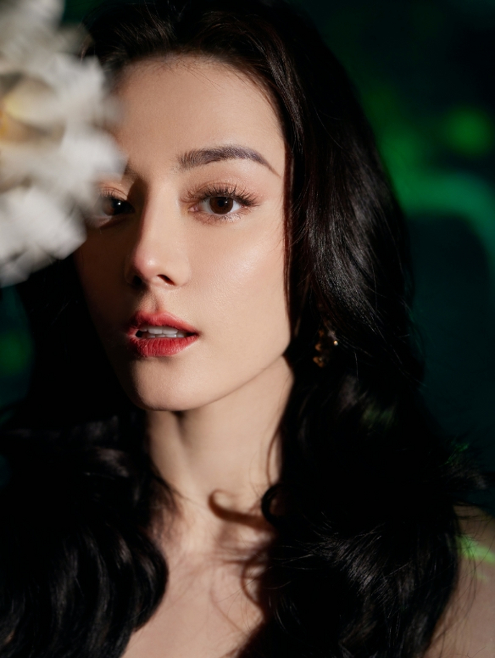 貌似天仙的西域女神#迪丽热巴# 肤白貌美,五官精致,身材窈窕,美得不可