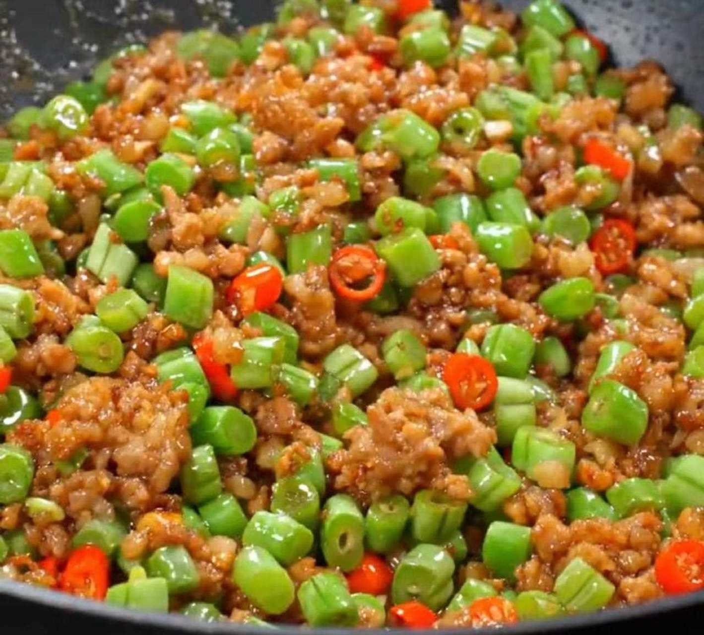 超下饭的家常美食肉末炒豆角,做出来豆角脆嫩爽口,香辣下饭,一盘不够