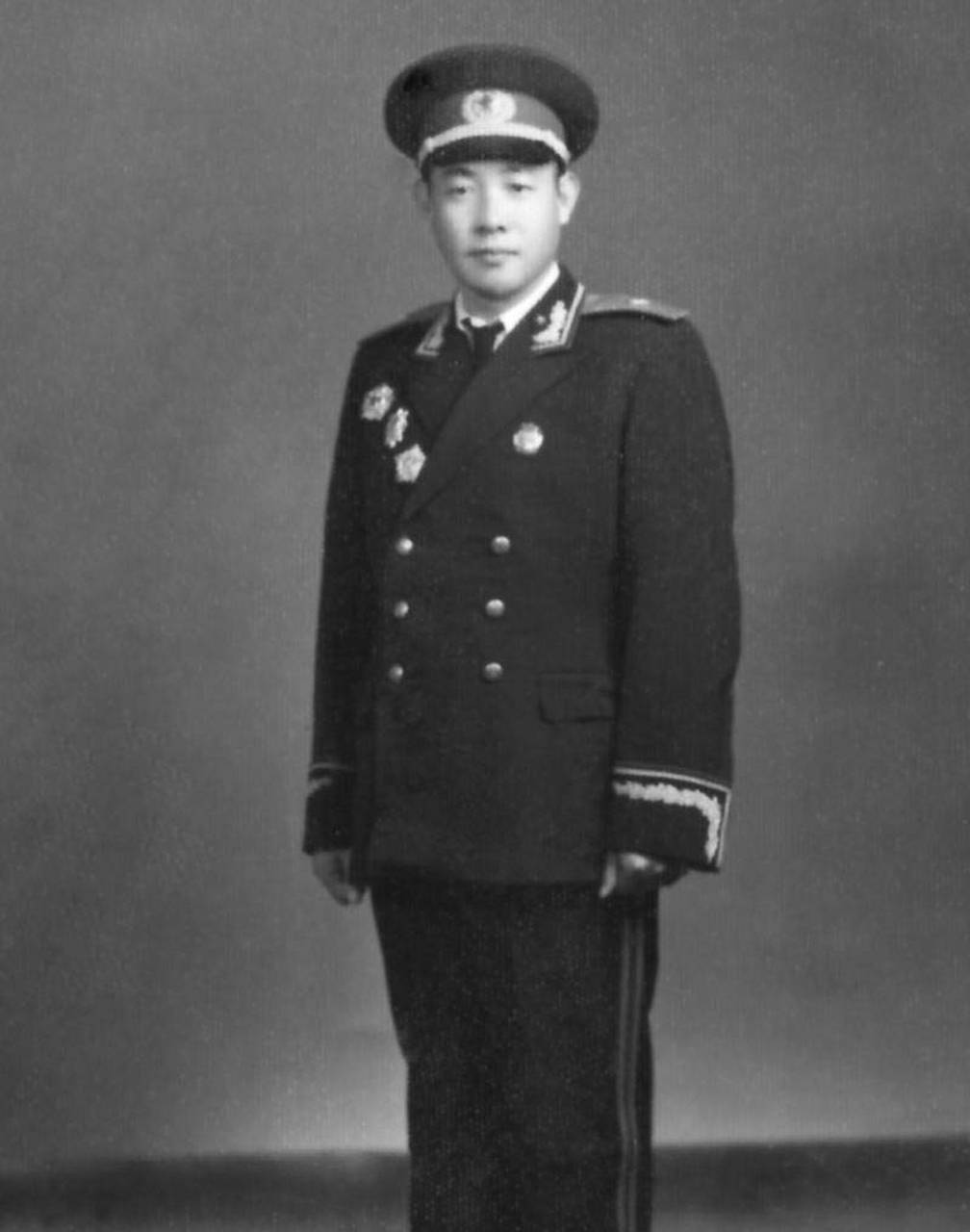 09年一名少将去世,临走前想穿一回55式军装,中央特批:破例同意.