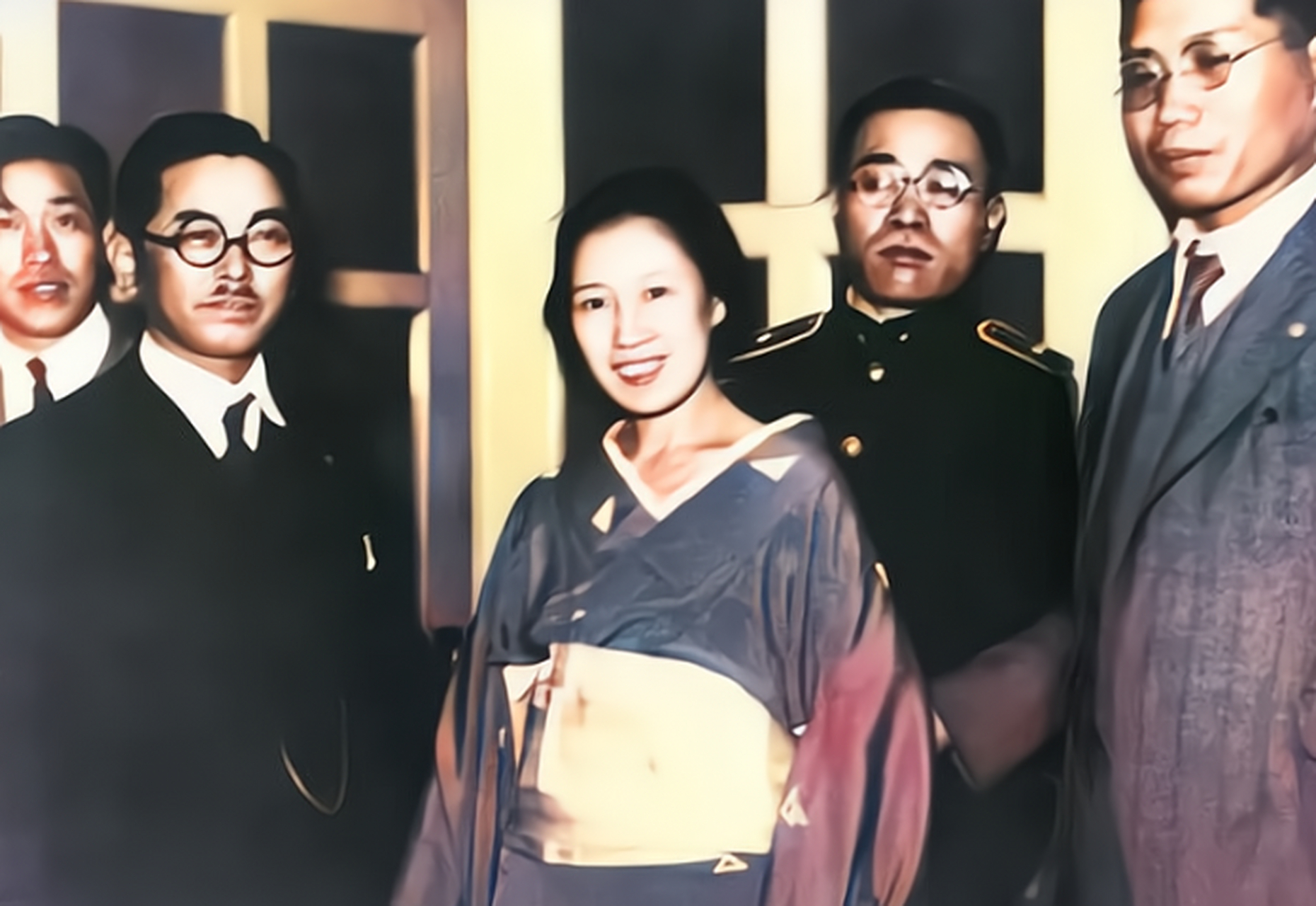 1936年,日本,阿部定被警方逮捕的照片,画面中她一脸的满不在乎,甚至