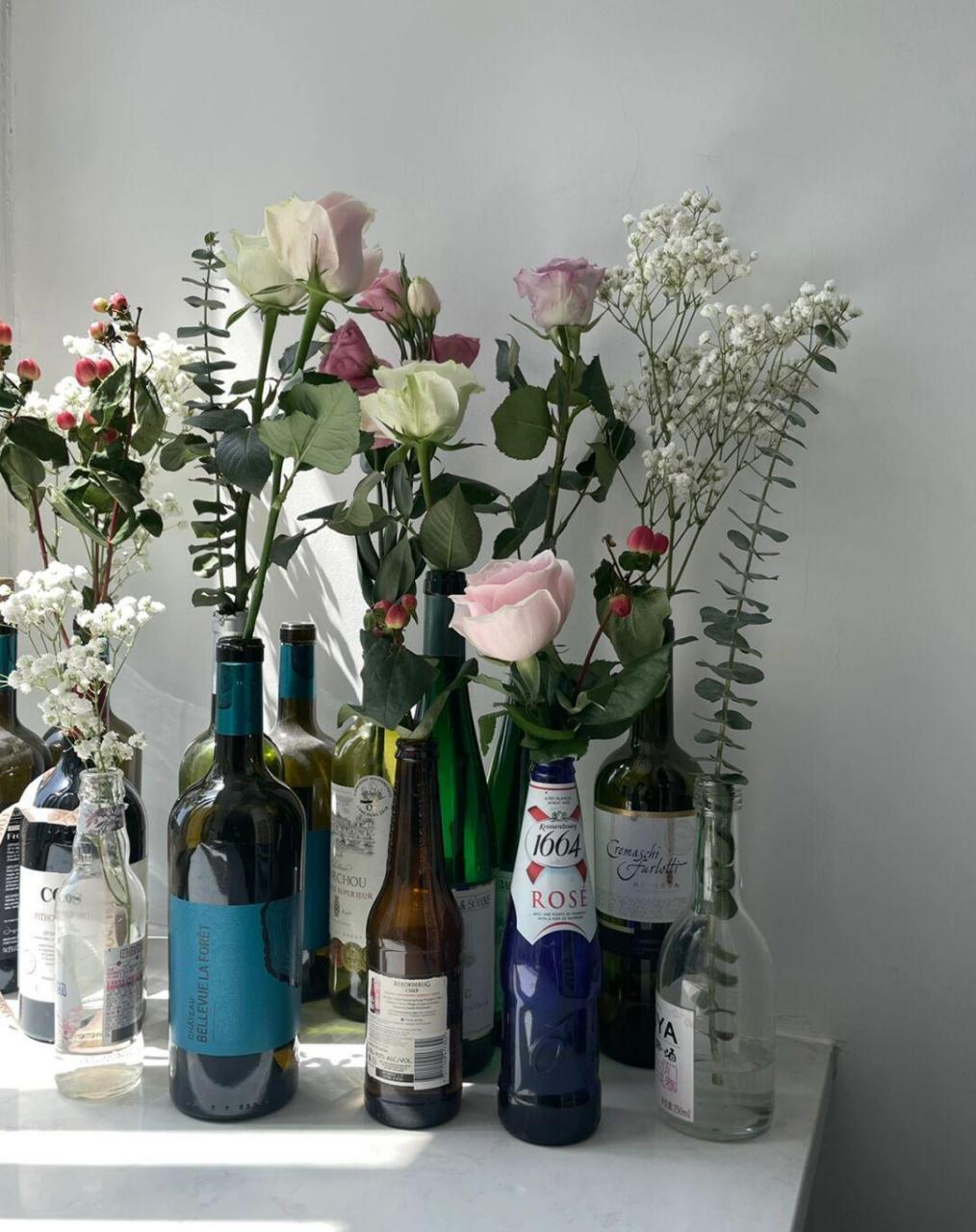 酒瓶插花 [照相机] 一些 的角落 一些喝完没扔的酒瓶再利用 在家感受