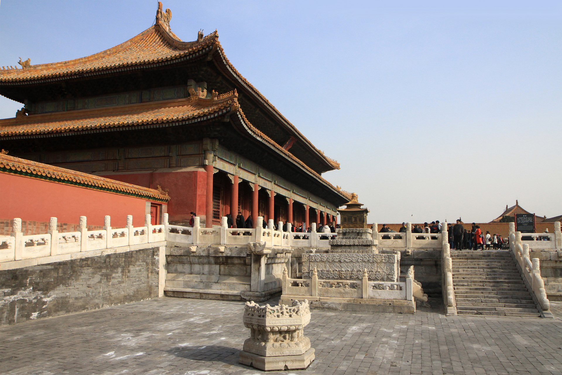 故宫后三宫,乾清宫,交泰殿和坤宁宫.