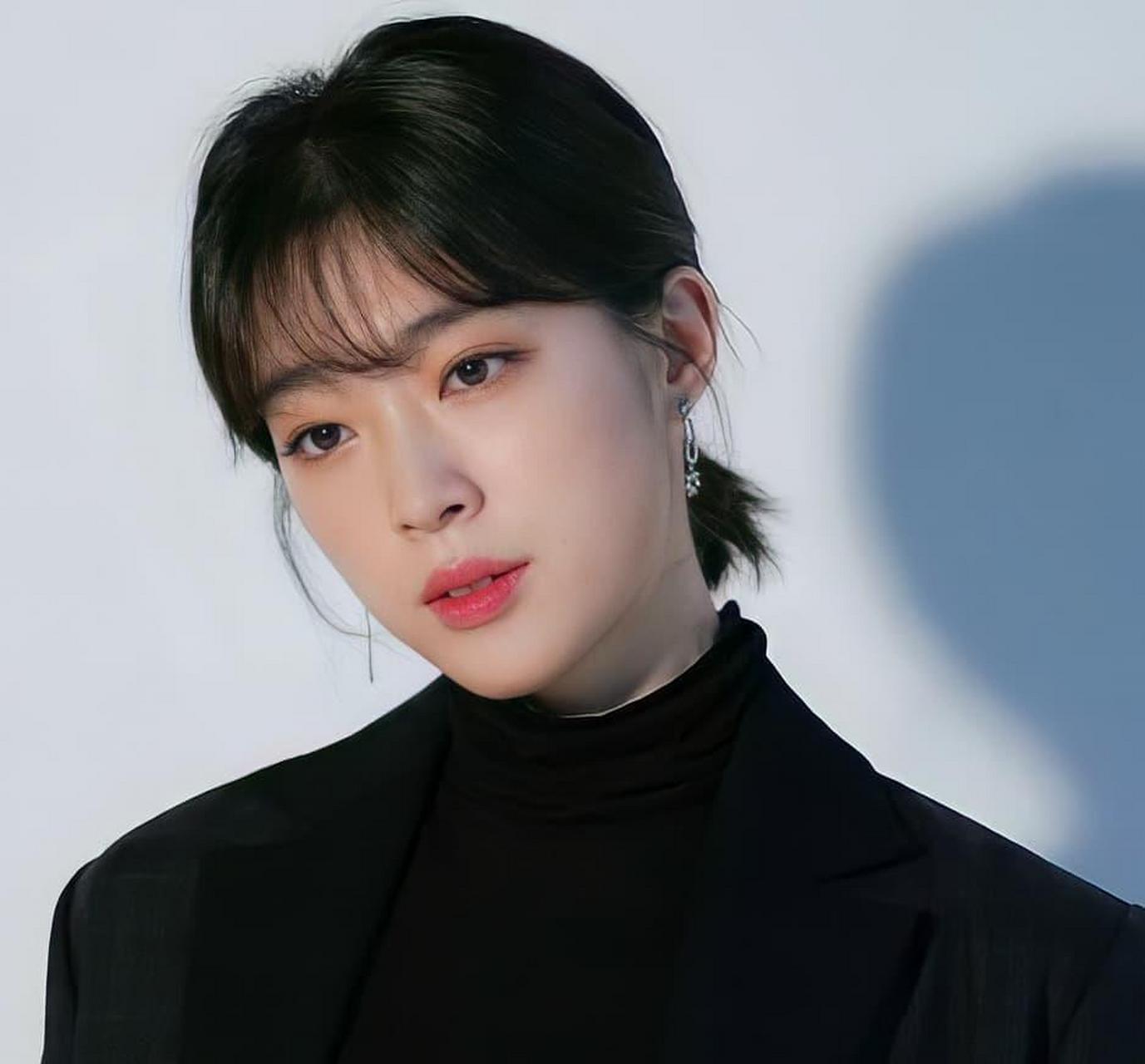 韩国女演员崔成恩穿搭漂亮 网友们看过她参演过哪些作品可评论关注