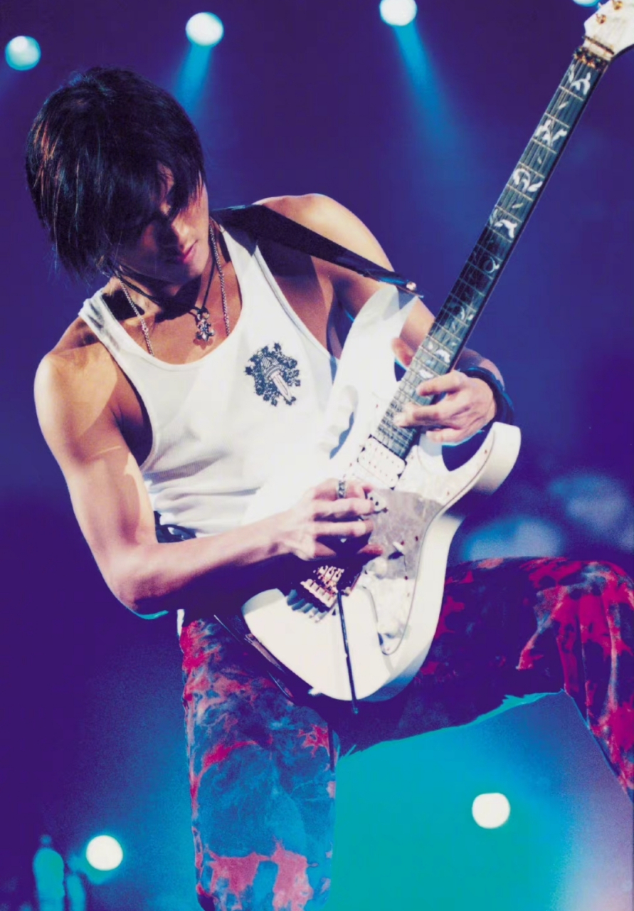 谢霆锋活着viva发行22周年,谁能想到谢霆锋《活着viva》已经发行了22