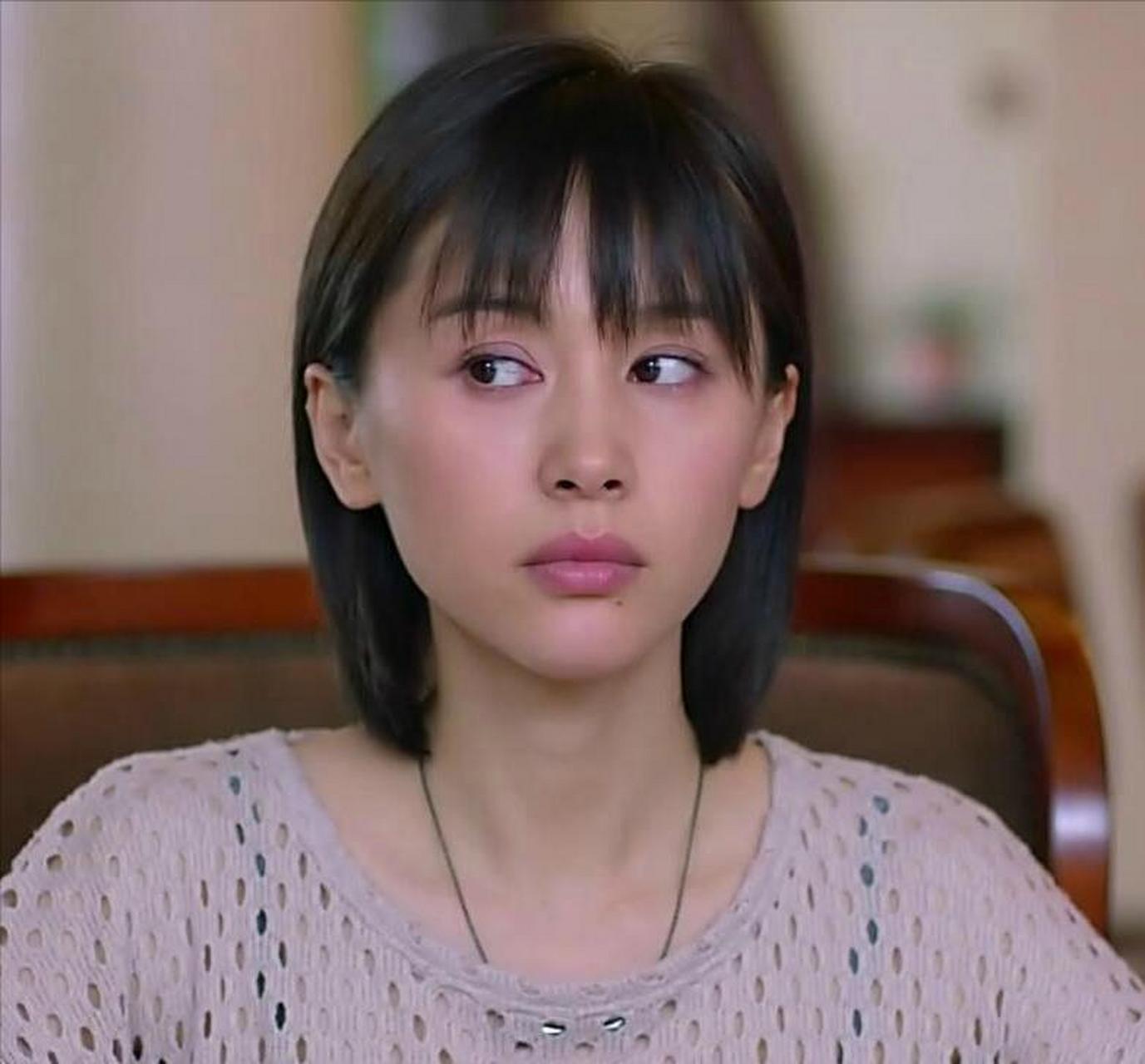 《欢乐颂》原著中,曲筱绡除了赵医生之外,还和相亲对象刘歆华有过亲密