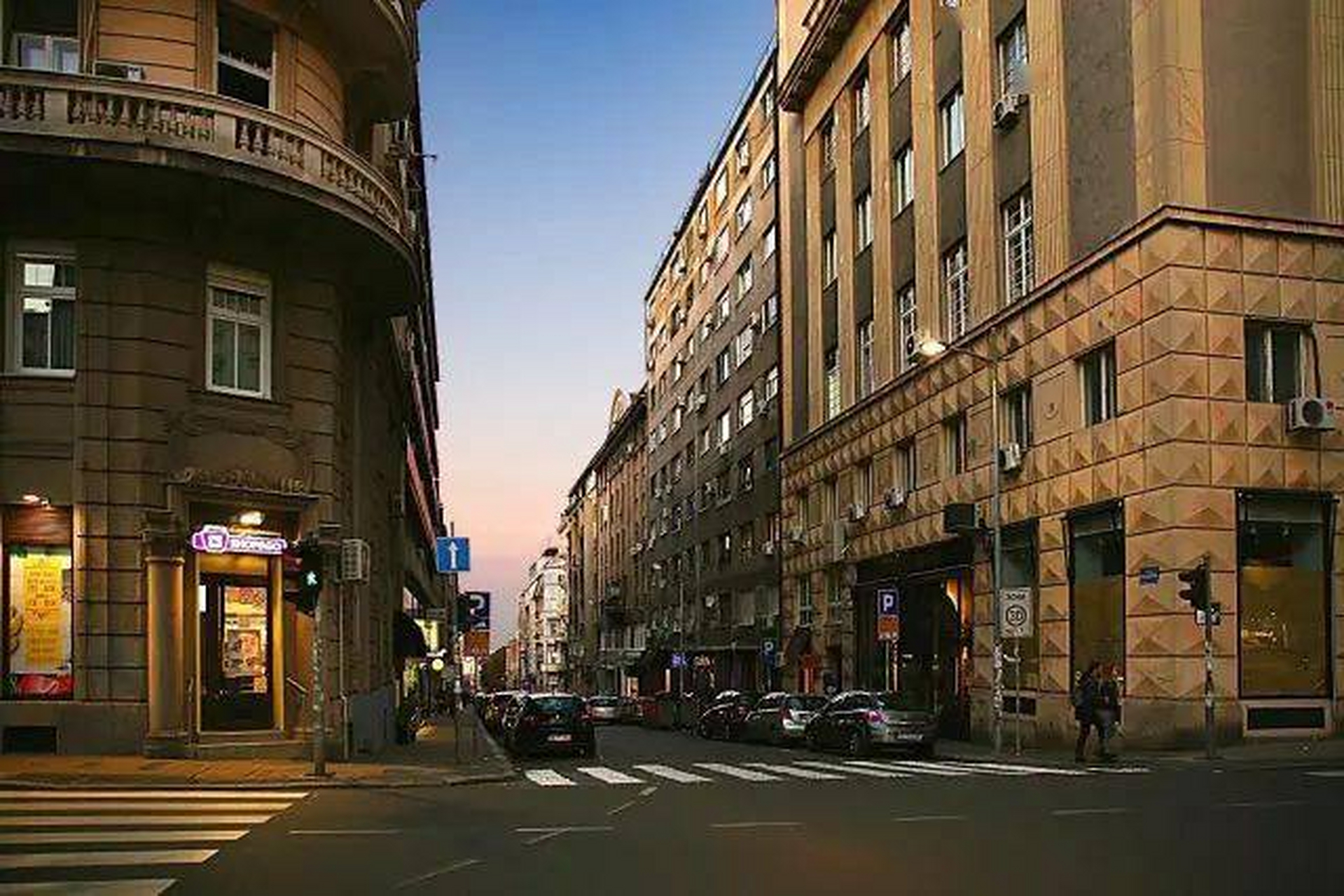 古都遗迹探访# 塞尔维亚米哈伊洛大公街:是这个国家非常有名的一条