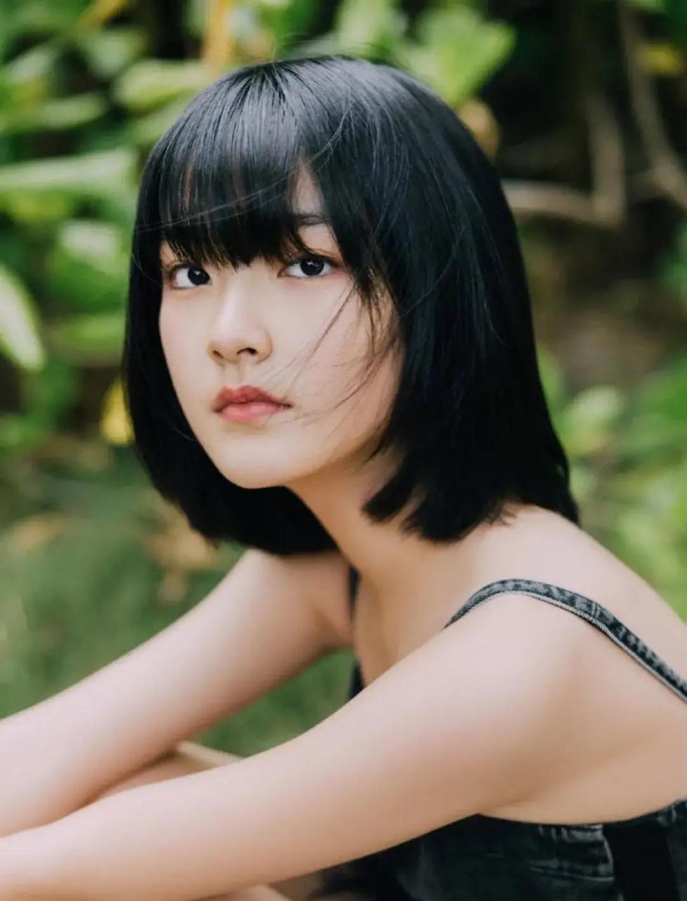 王圣迪这个《隐秘的角落》里那个小女孩长大了!