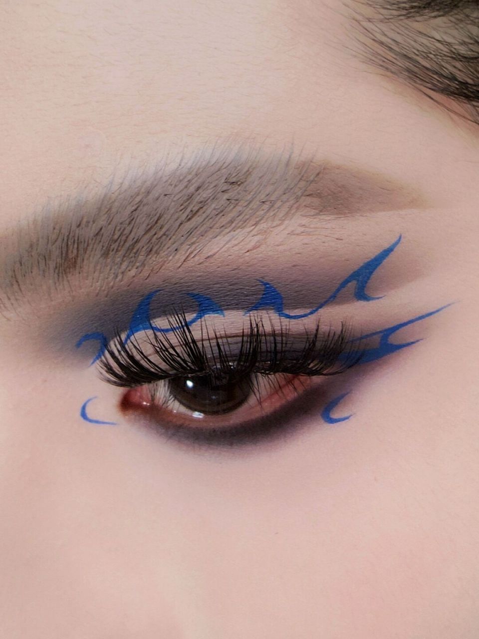 超级折磨人的彩绘线条眼妆合集  平均每个眼妆都得画两小时以上 累人