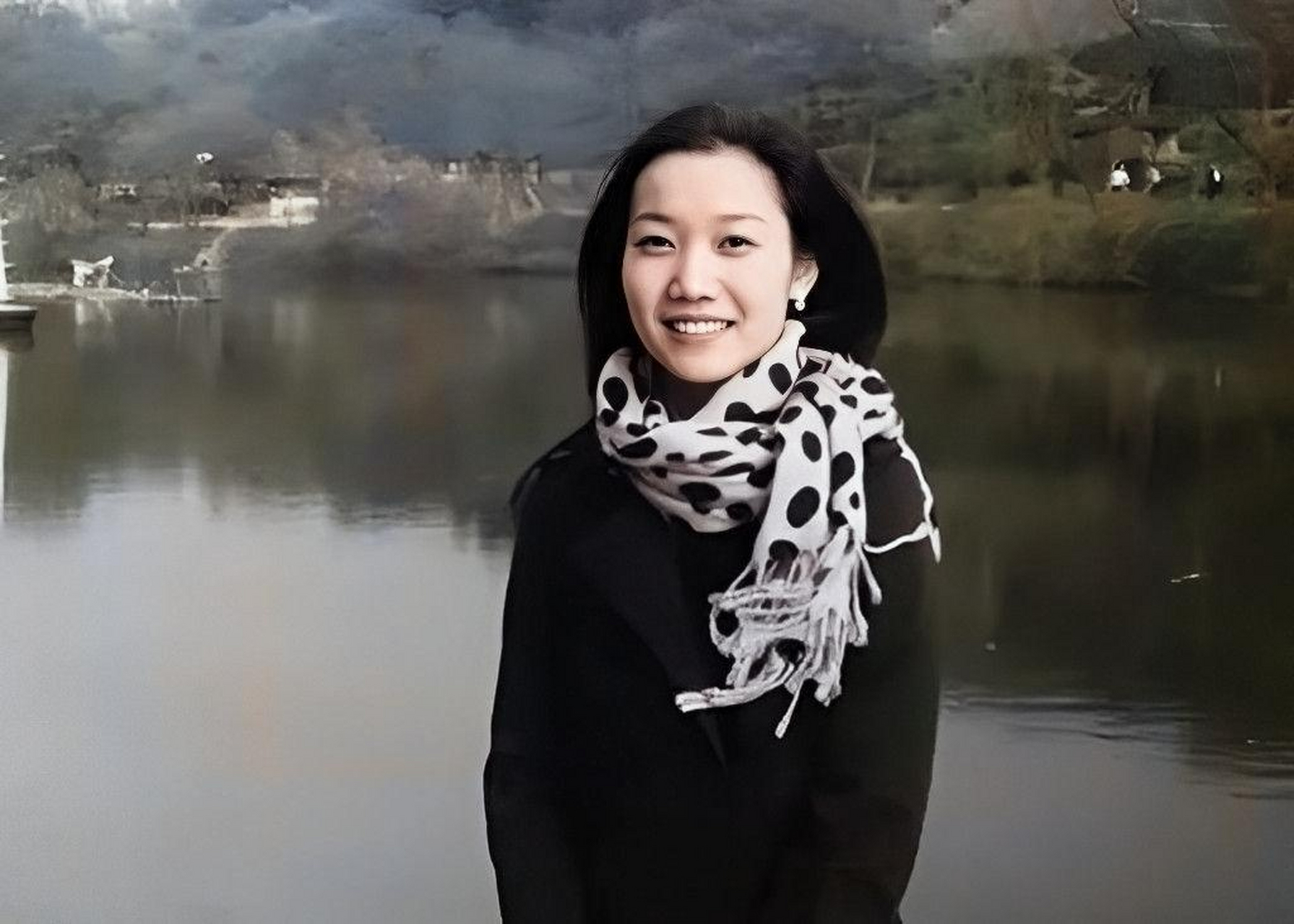 1990年,马云的妻子张瑛在年轻时拍摄老照片山.