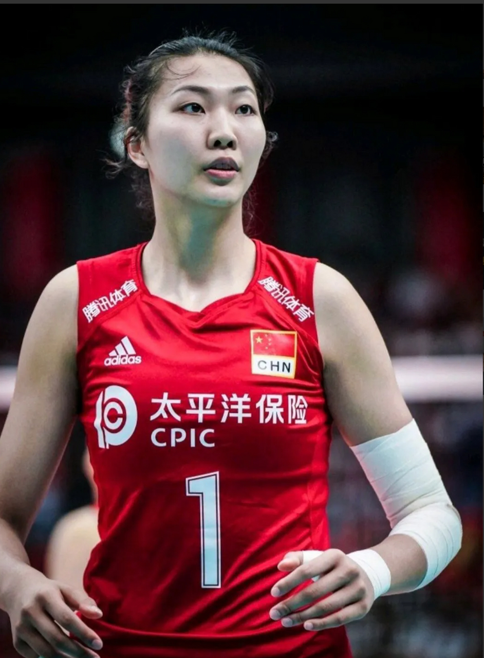 中国女排运动员李盈莹图片