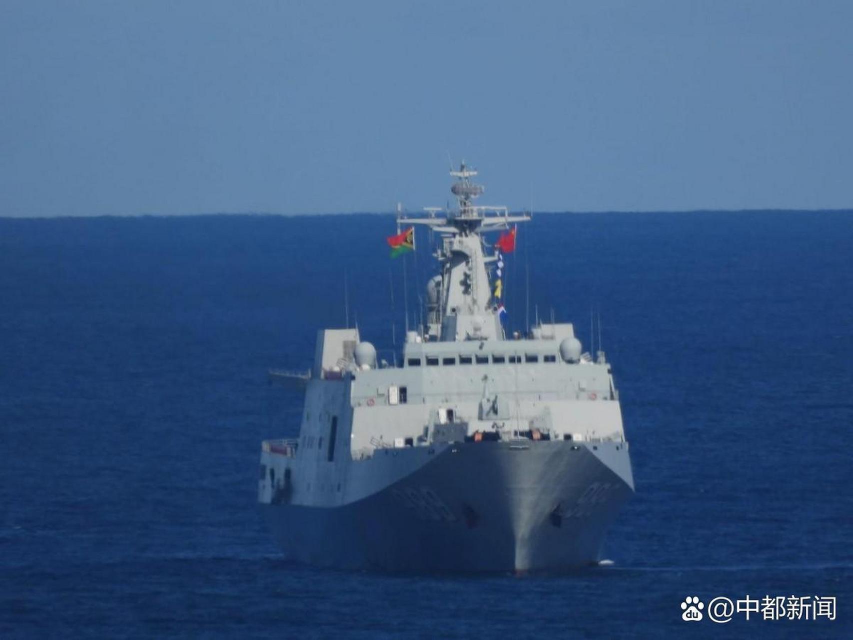 据外媒近日披露的一则消息,解放军的071型船坞登陆舰已经前往南太平洋